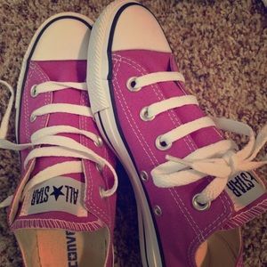 Converse All Star Purple (Women’s size 6, Girls 4)